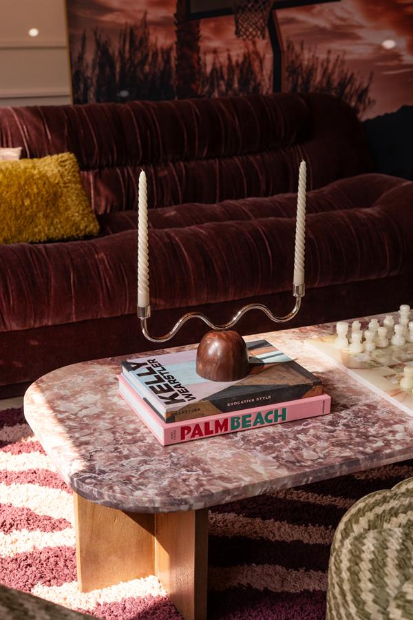 Salontafel Haussmann roze mangohout in een interieur