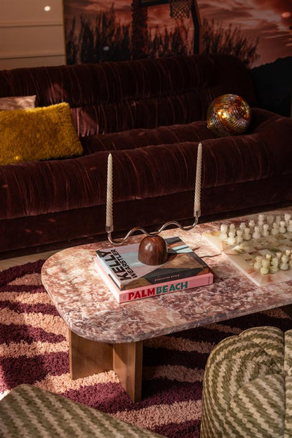 Salontafel Haussmann roze mangohout, schuin vooraanzicht in een interieur