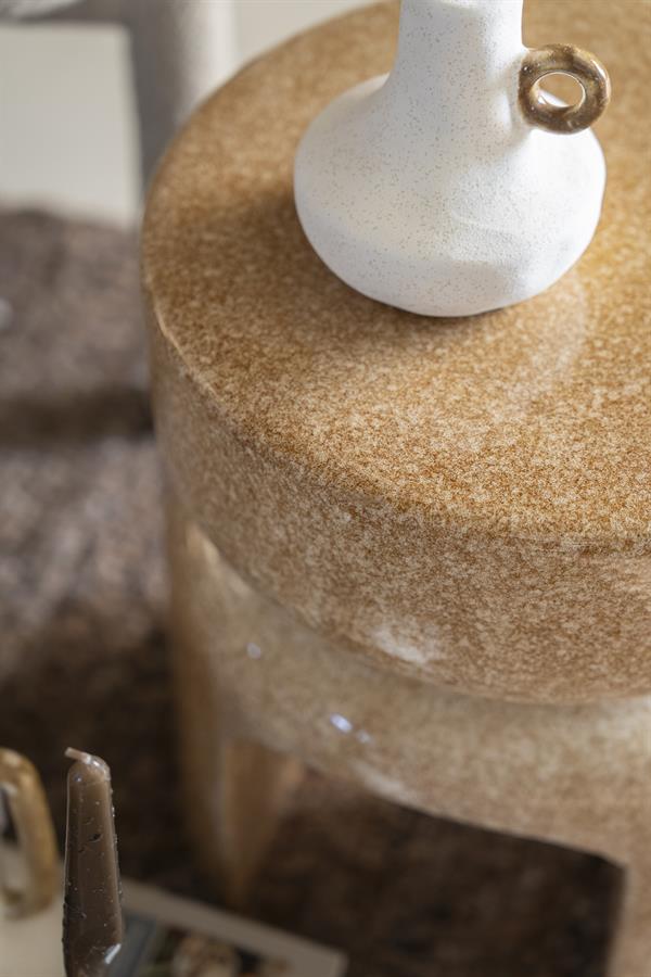 Bijzettafel Arch bruin aardewerk, detail van het materiaal