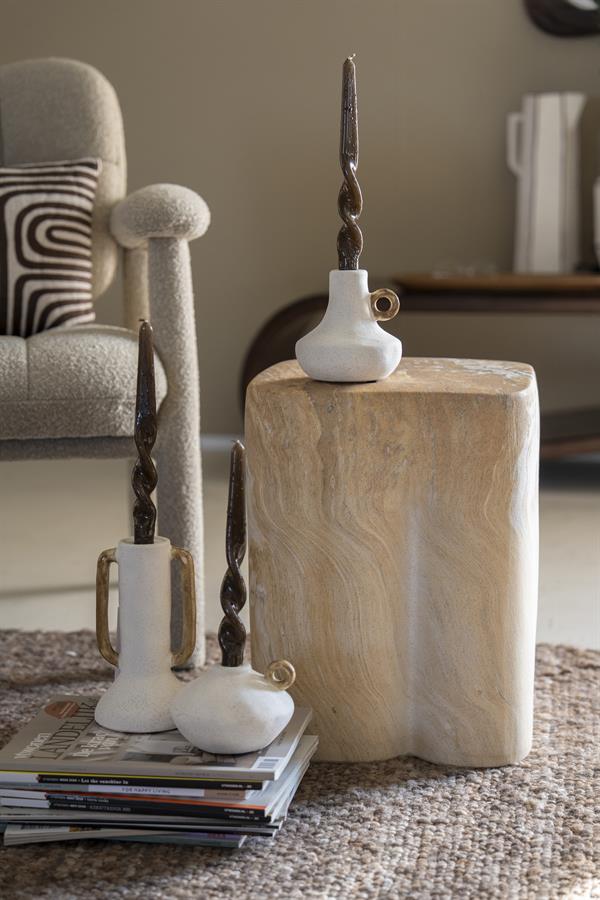 Bijzettafel Miga bruin aardewerk, vooraanzicht in een interieur