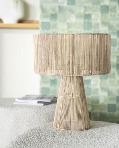 Tafellamp Oshu naturel jute, vooraanzicht in een interieur