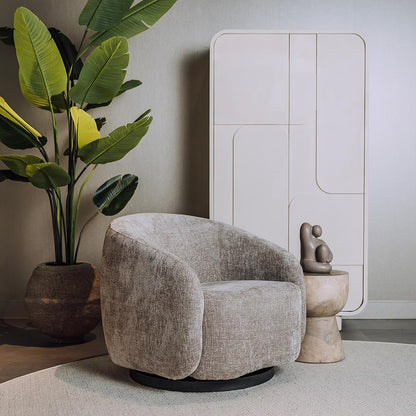 Fauteuil Castro beige stof, vooraanzicht in een interieur