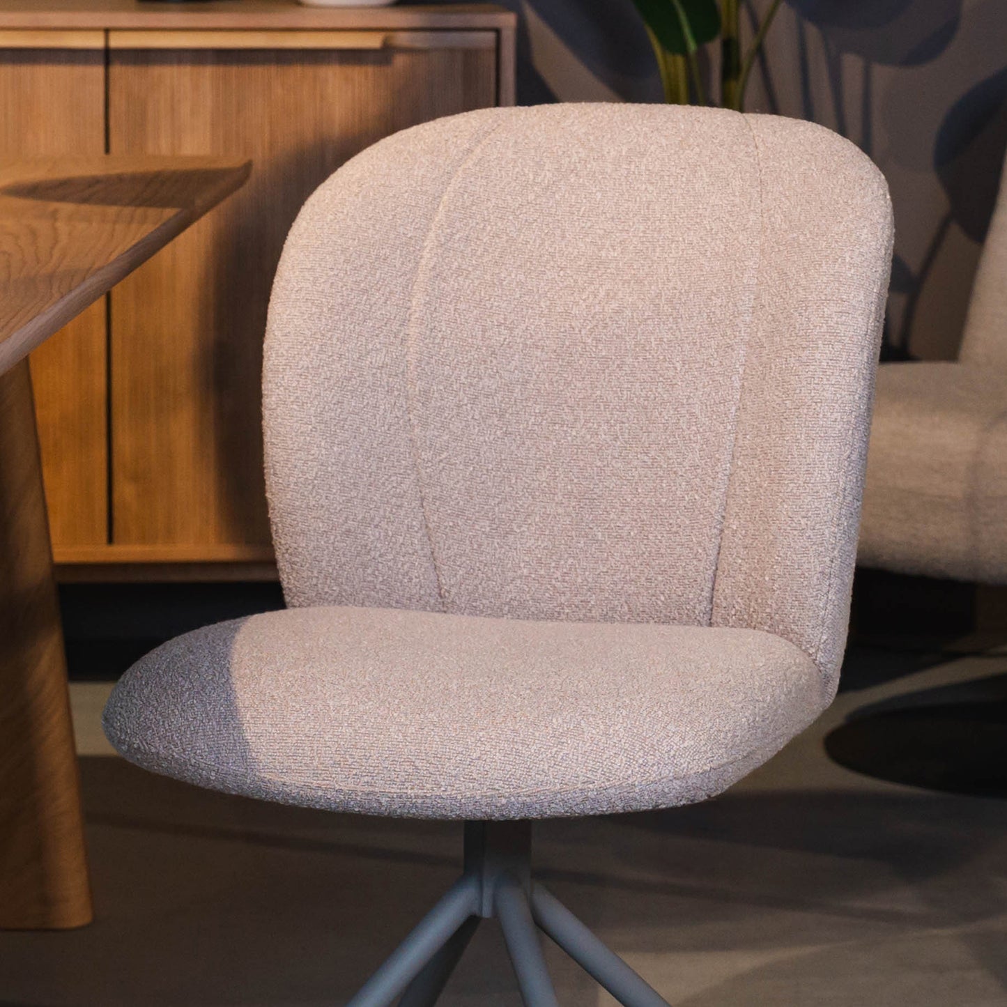 Eetkamerstoel Kimo | Naturel Bouclé | Taupe Onderstel