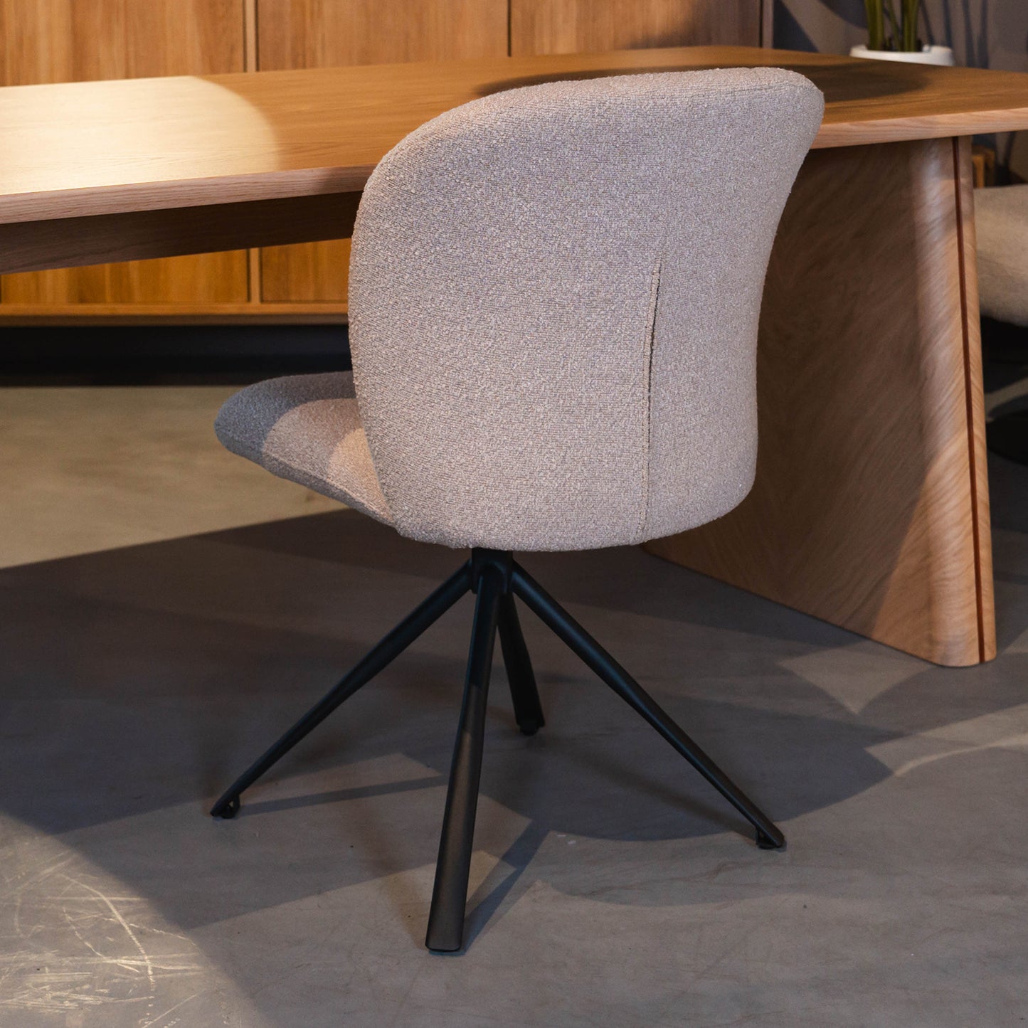 Eetkamerstoel Kimo | Naturel Bouclé | Zwart Onderstel