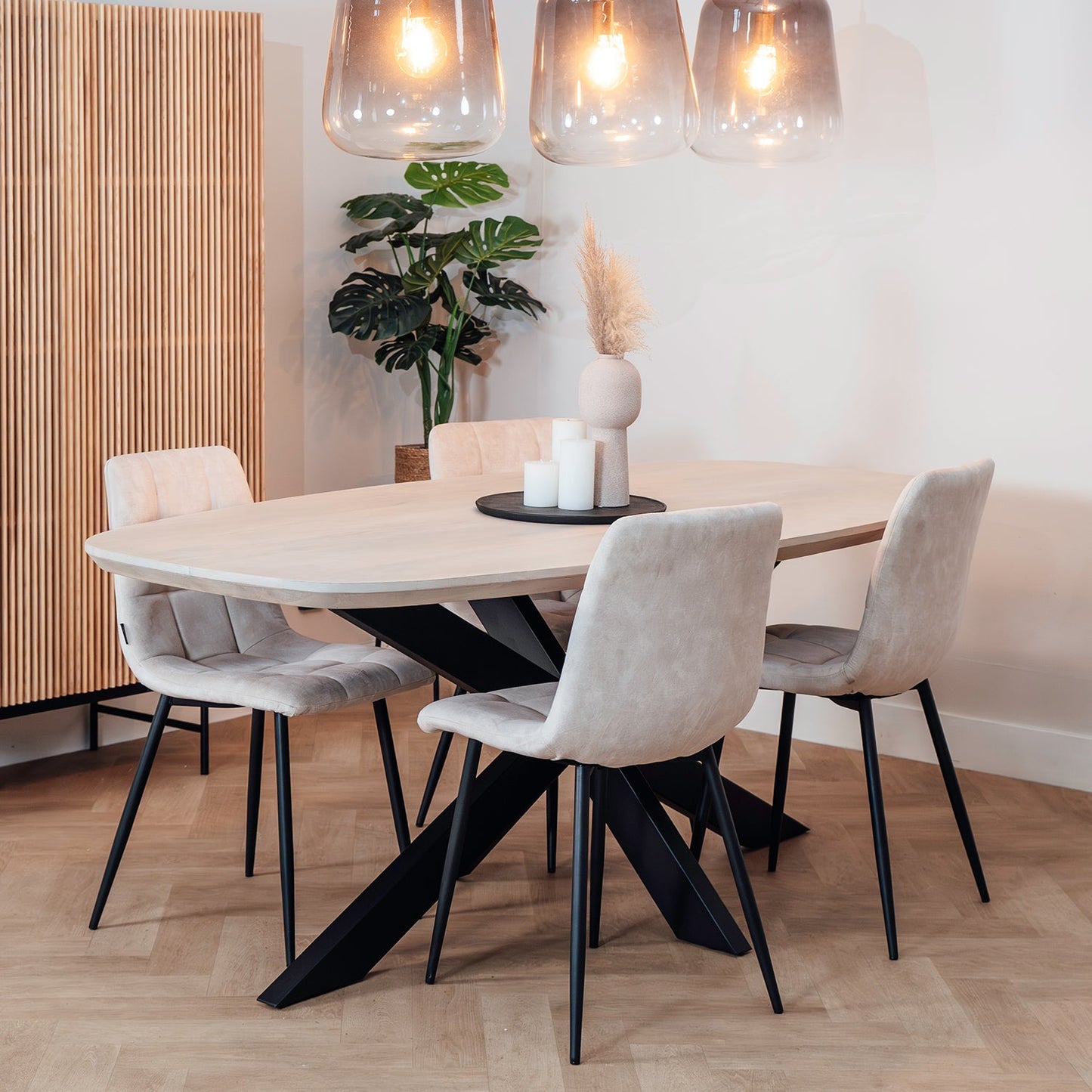 Eettafel Floor | Deens Ovaal | Magazijn leegverkoop