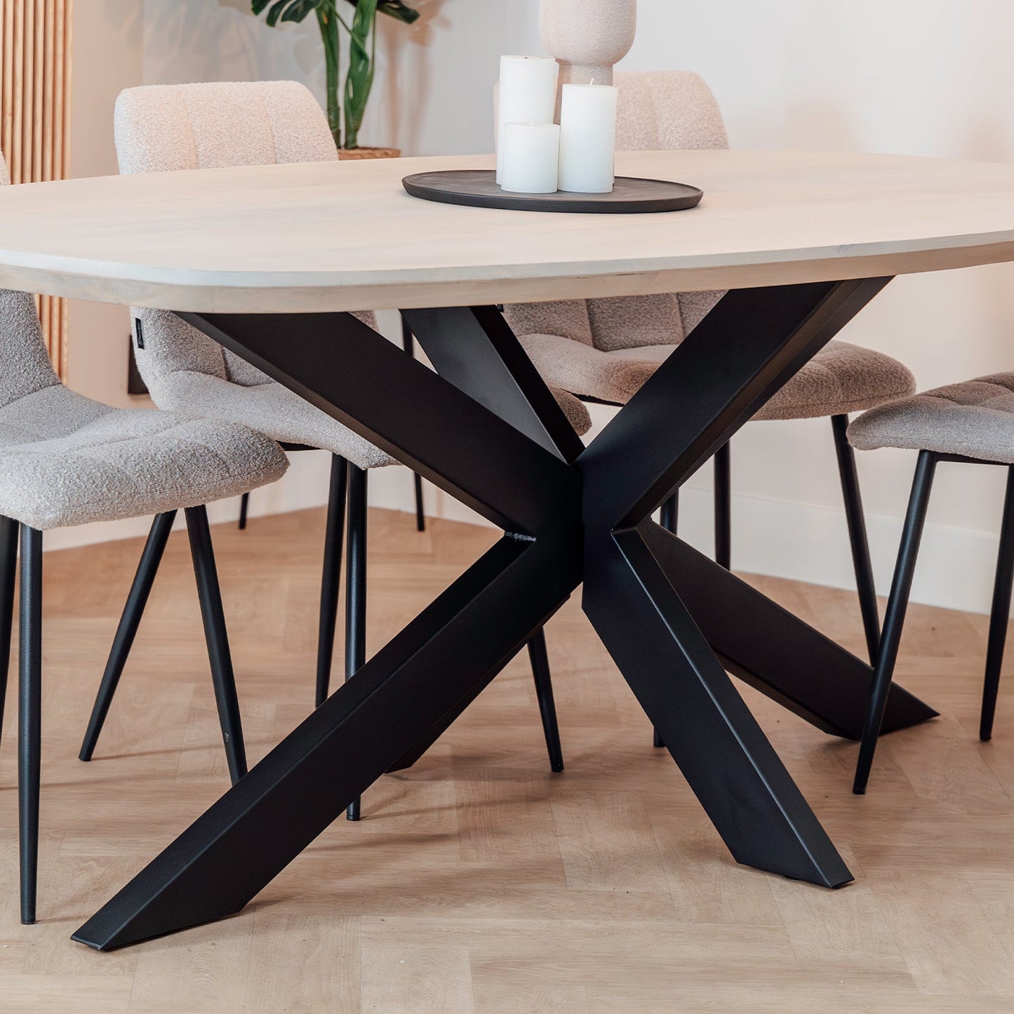Eettafel Floor | Deens Ovaal | Magazijn leegverkoop