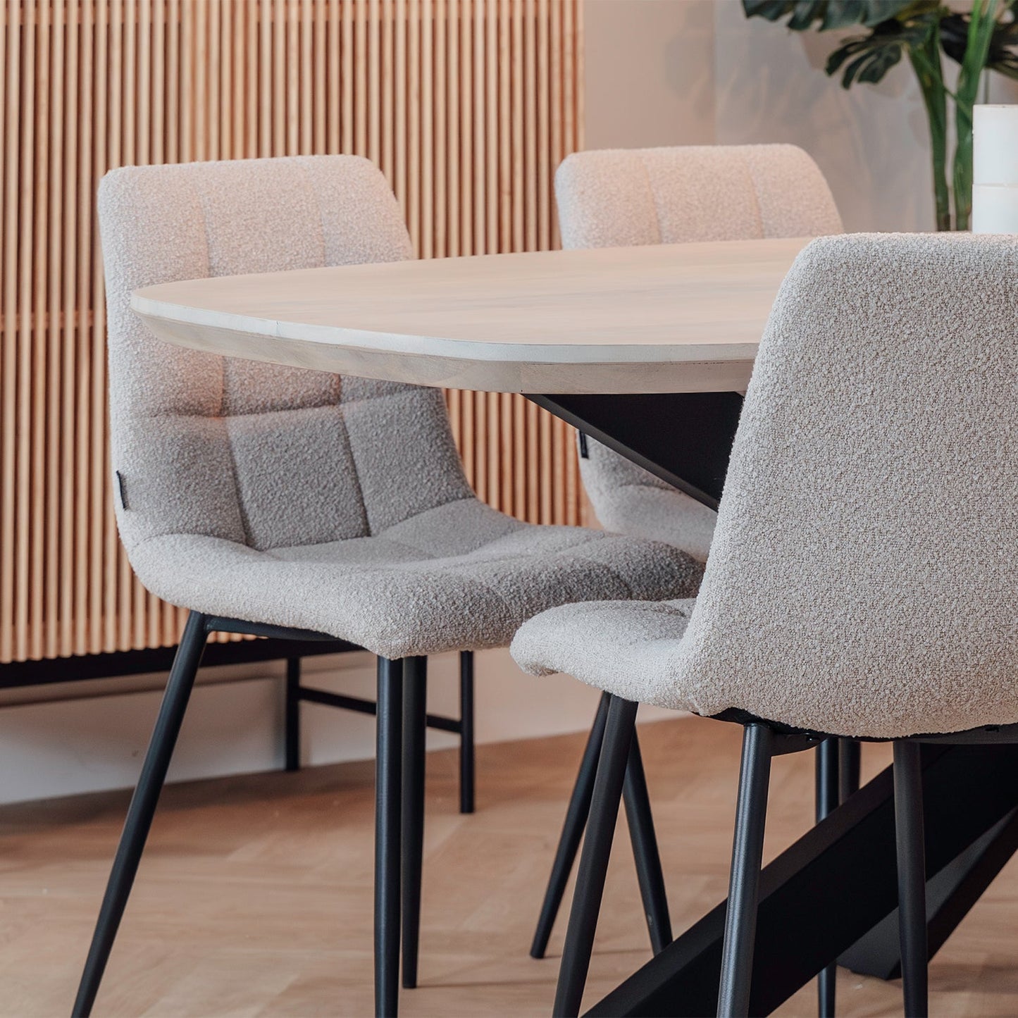 Eettafel Floor | Deens Ovaal | Magazijn leegverkoop