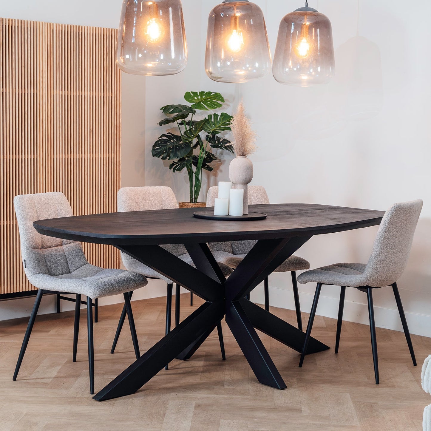 Eettafel Floor | Deens Ovaal | Magazijn leegverkoop