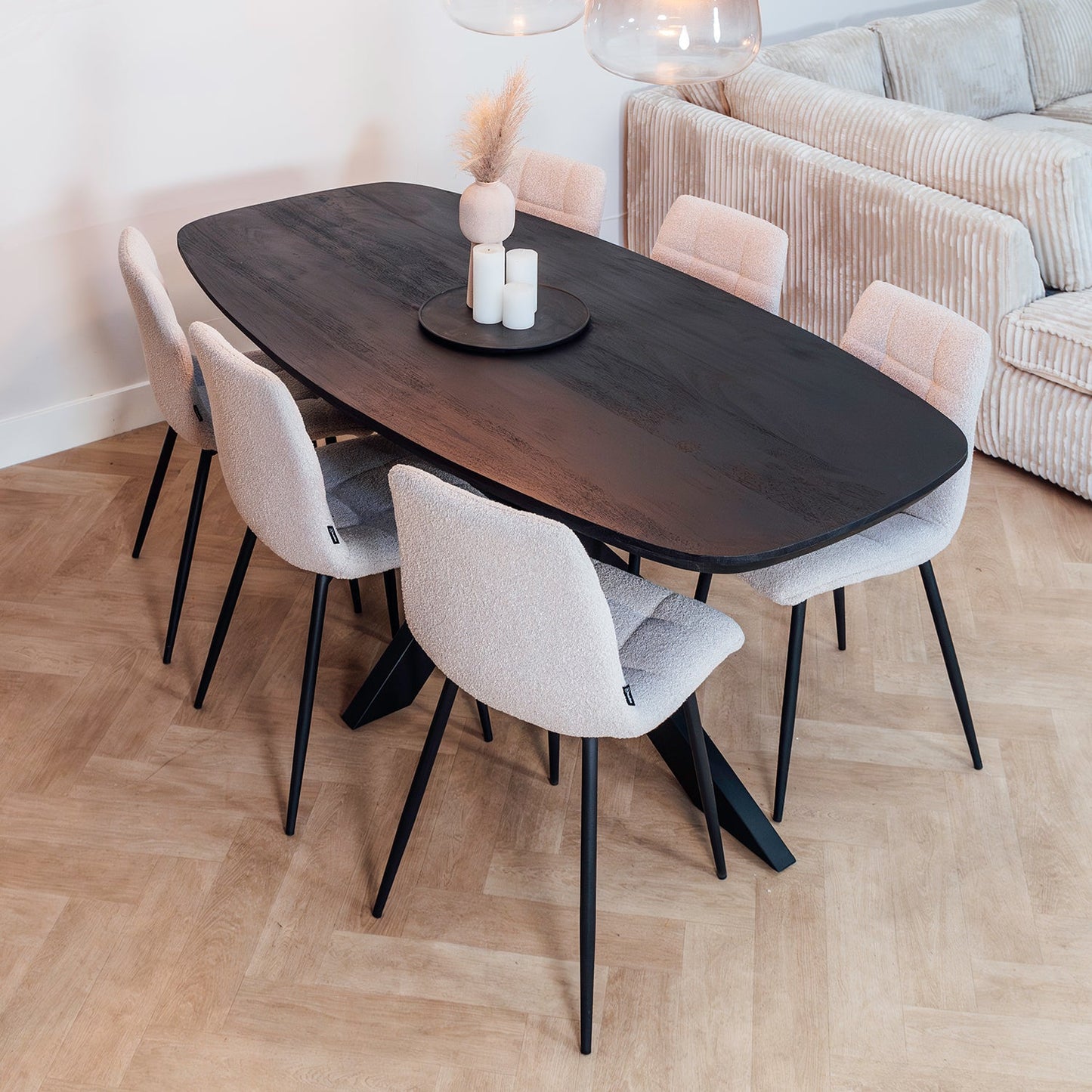 Eettafel Floor | Deens Ovaal | Magazijn leegverkoop
