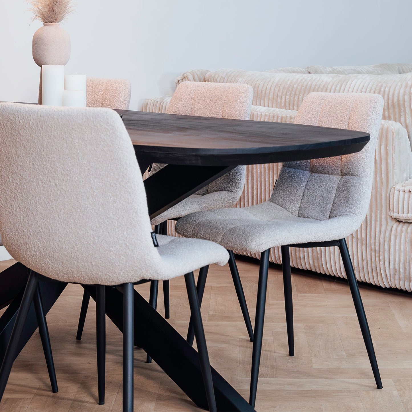 Eettafel Floor | Deens Ovaal | Magazijn leegverkoop