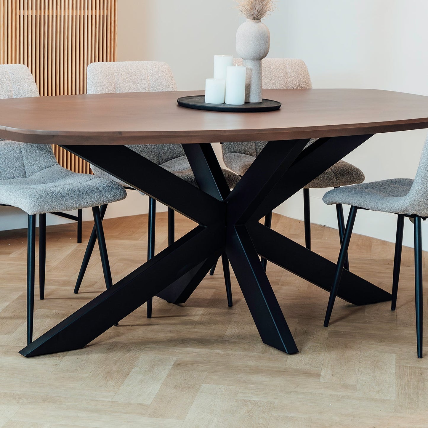 Eettafel Floor | Deens Ovaal | Magazijn leegverkoop