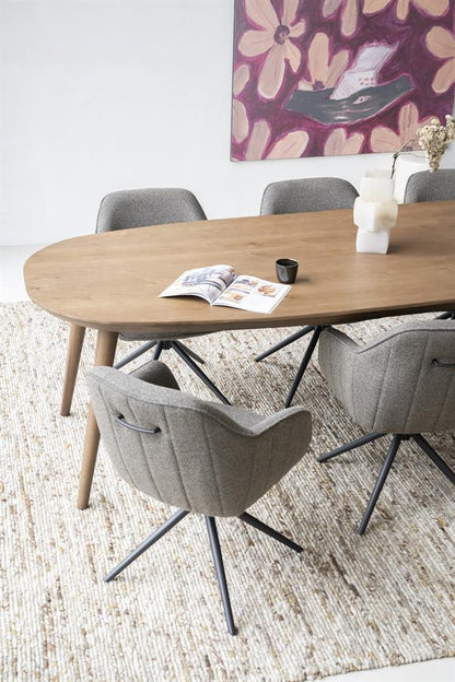 Eettafel Elijah | Bruin Eikenhout | Ovaal — Zijaanzicht - sfeer
