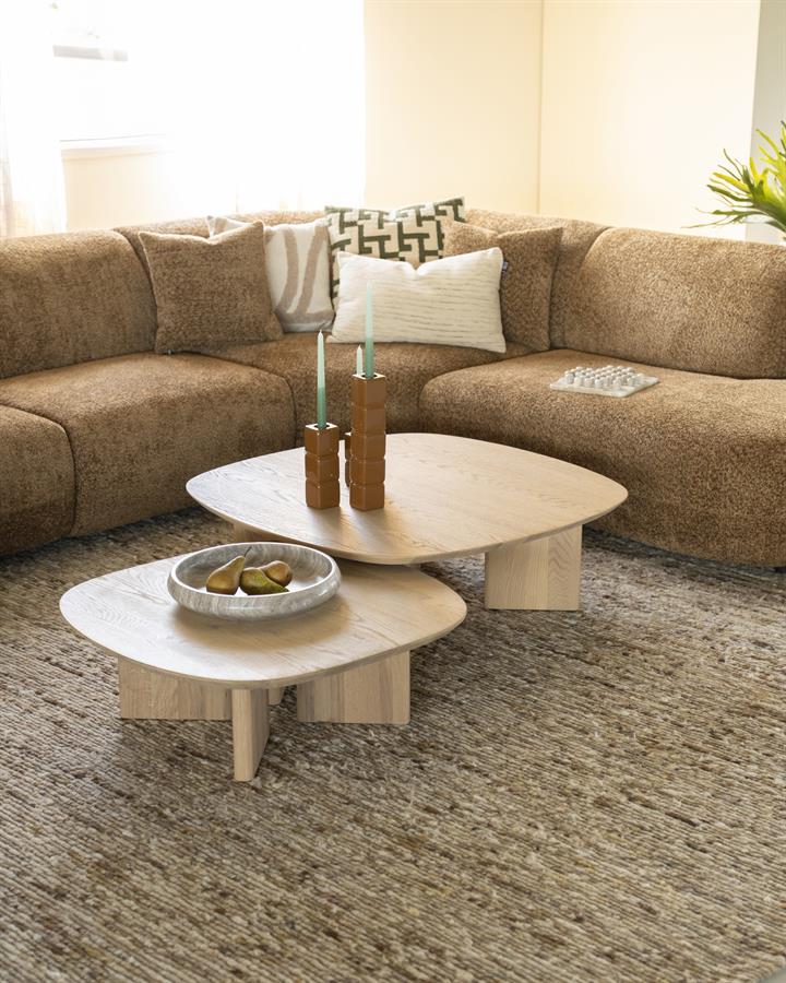 Salontafel Stef naturel eikenhout vierkant in een interieur