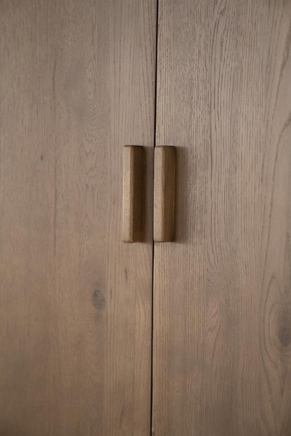 Kast Josh eikenhout, detail van het materiaal