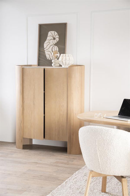 Kast Don naturel eikenhout, vooraanzicht in een interieur