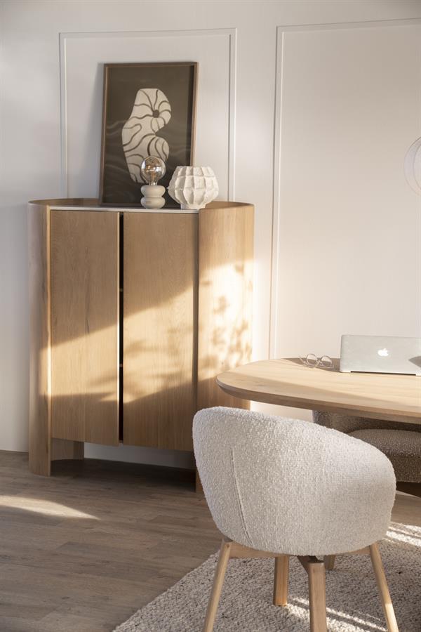 Kast Don naturel eikenhout, vooraanzicht in een interieur