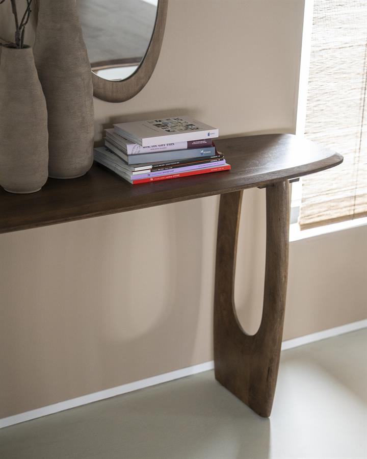 Sidetable Phoebe bruin mangohout, detail van het materiaal