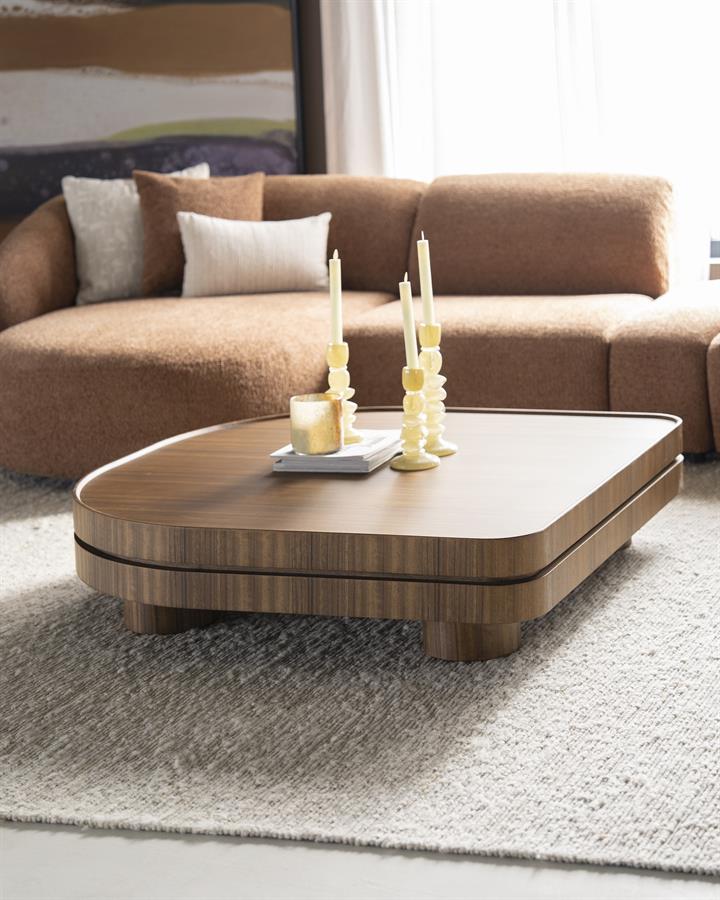 Salontafel Arcus bruin mdf, schuin vooraanzicht in een interieur