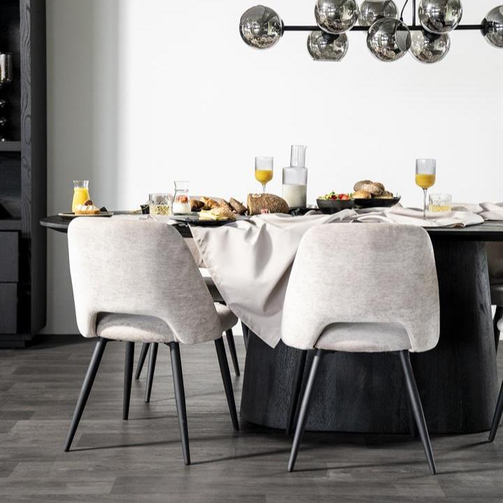 Eettafel Aron | Zwart Mangohout | Ovaal