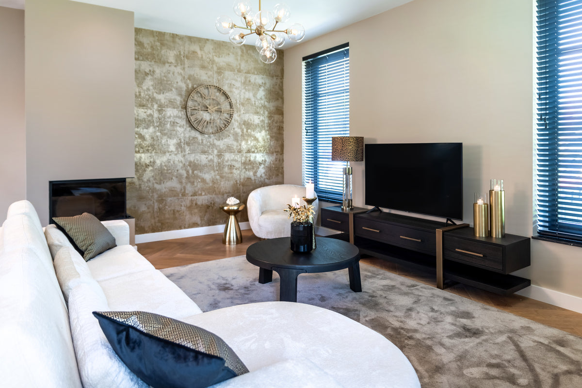 TV-Meubel Cambon bruin eikenhout in een interieur
