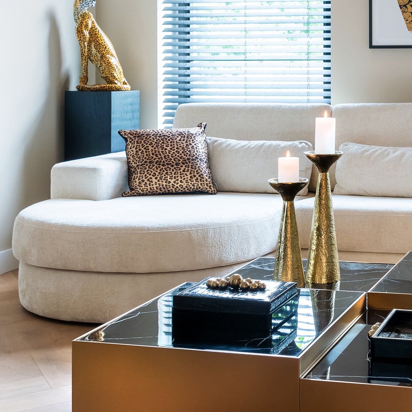 Bank Felix | White Chenille