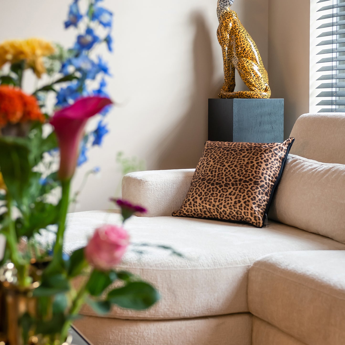 Bank Felix | White Chenille