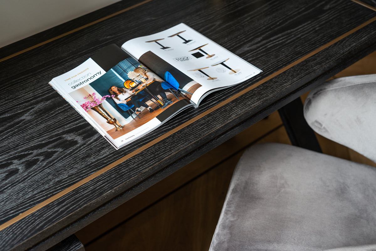Bureau Hunter zwart eikenhout, detail van het materiaal