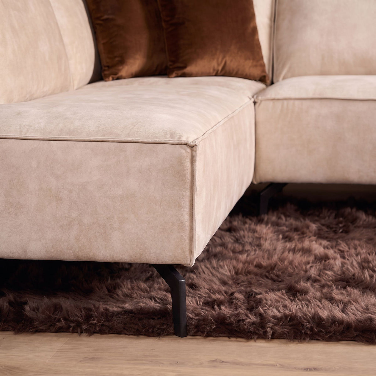 Hoekbank Floris velvet beige, detail van het materiaal