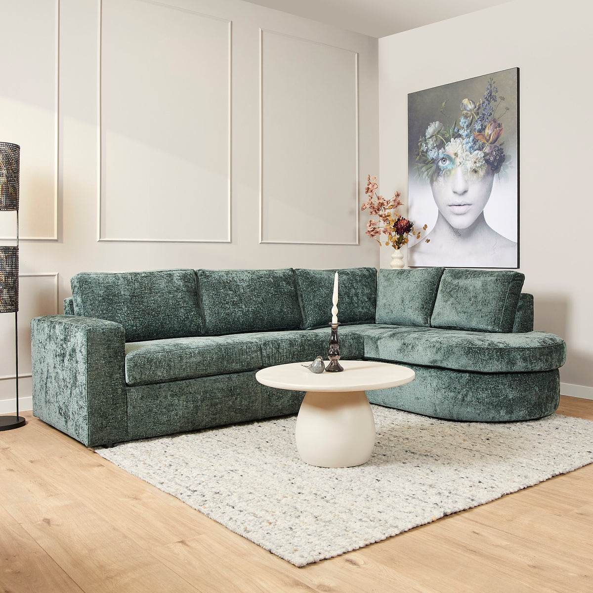 Hoekbank Alma groen, vooraanzicht in een interieur
