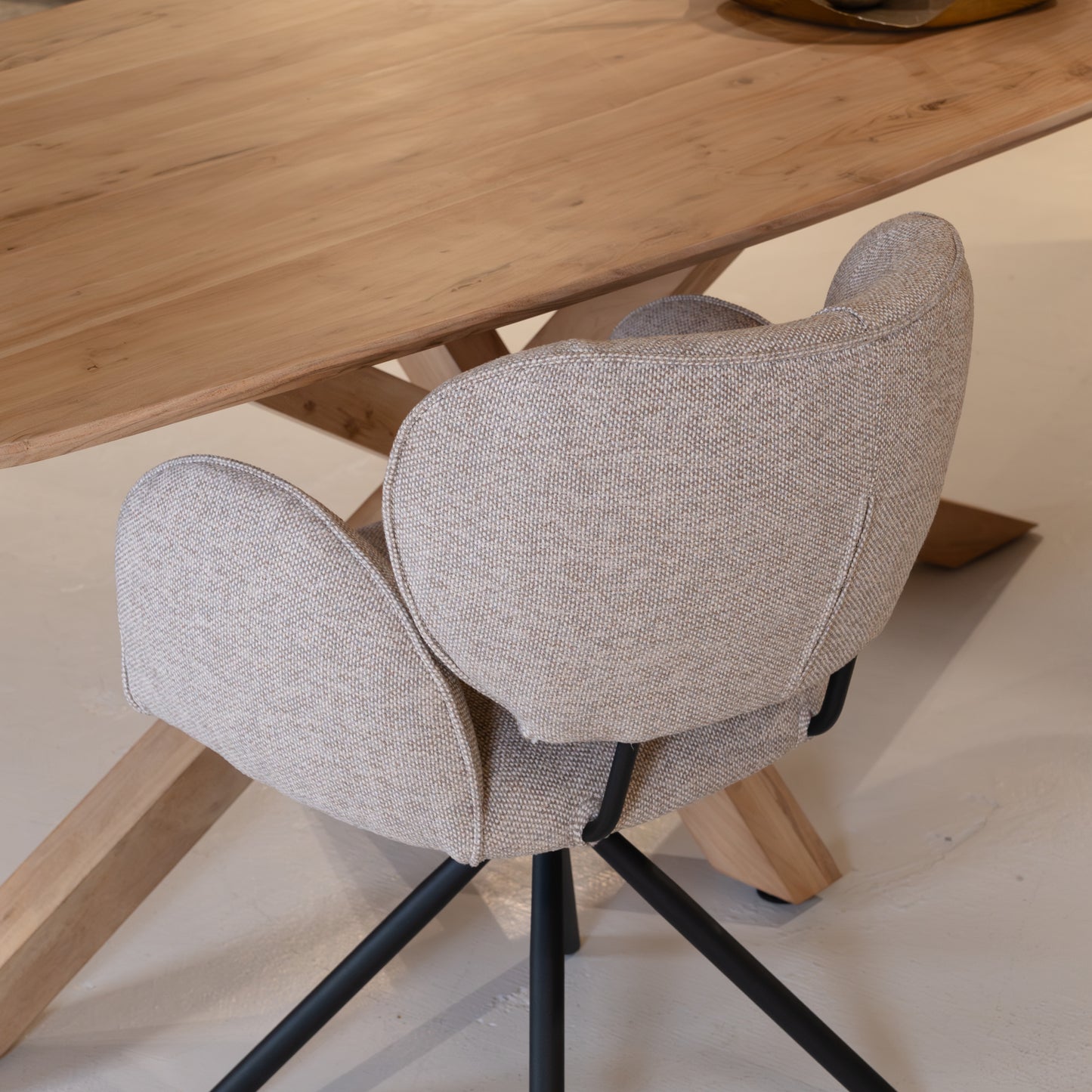 Eetkamerstoel Rosalin | Taupe Stof | Met Armleuning