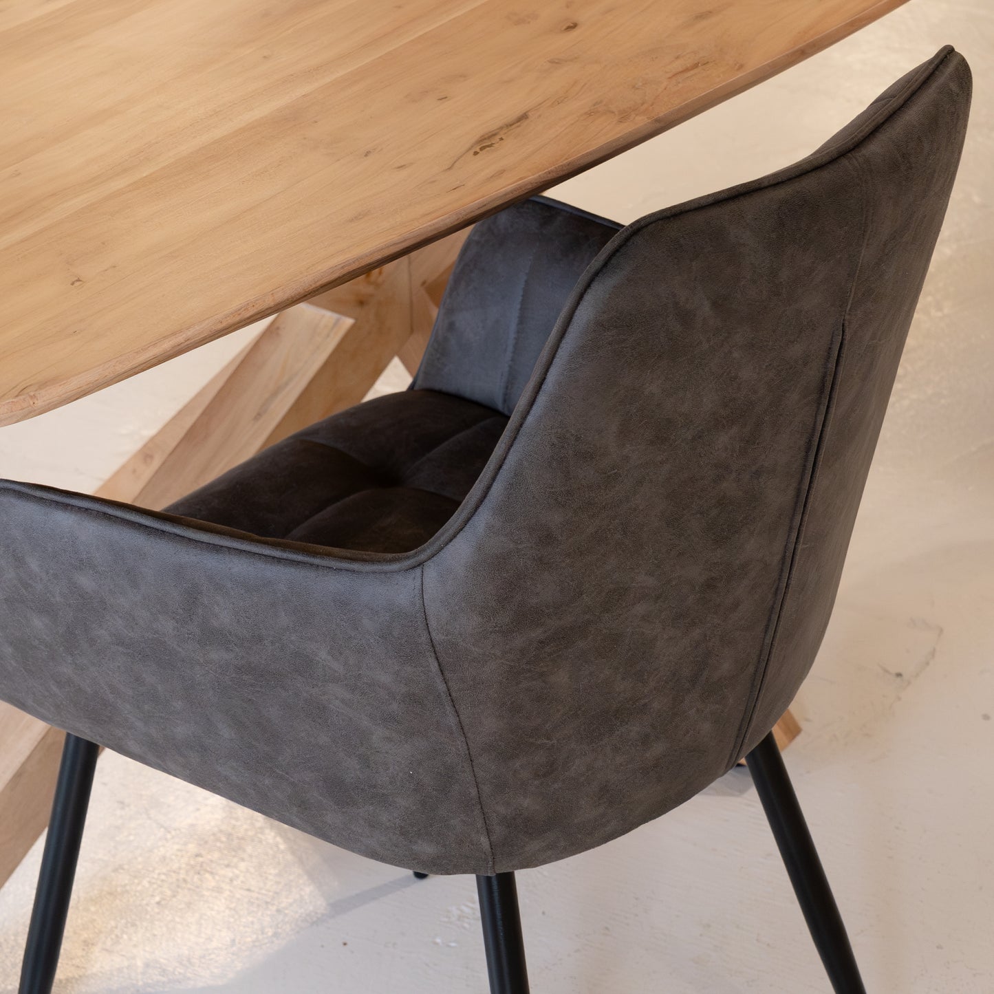 Eetkamerstoel Lynn | Micro Suéde Antraciet