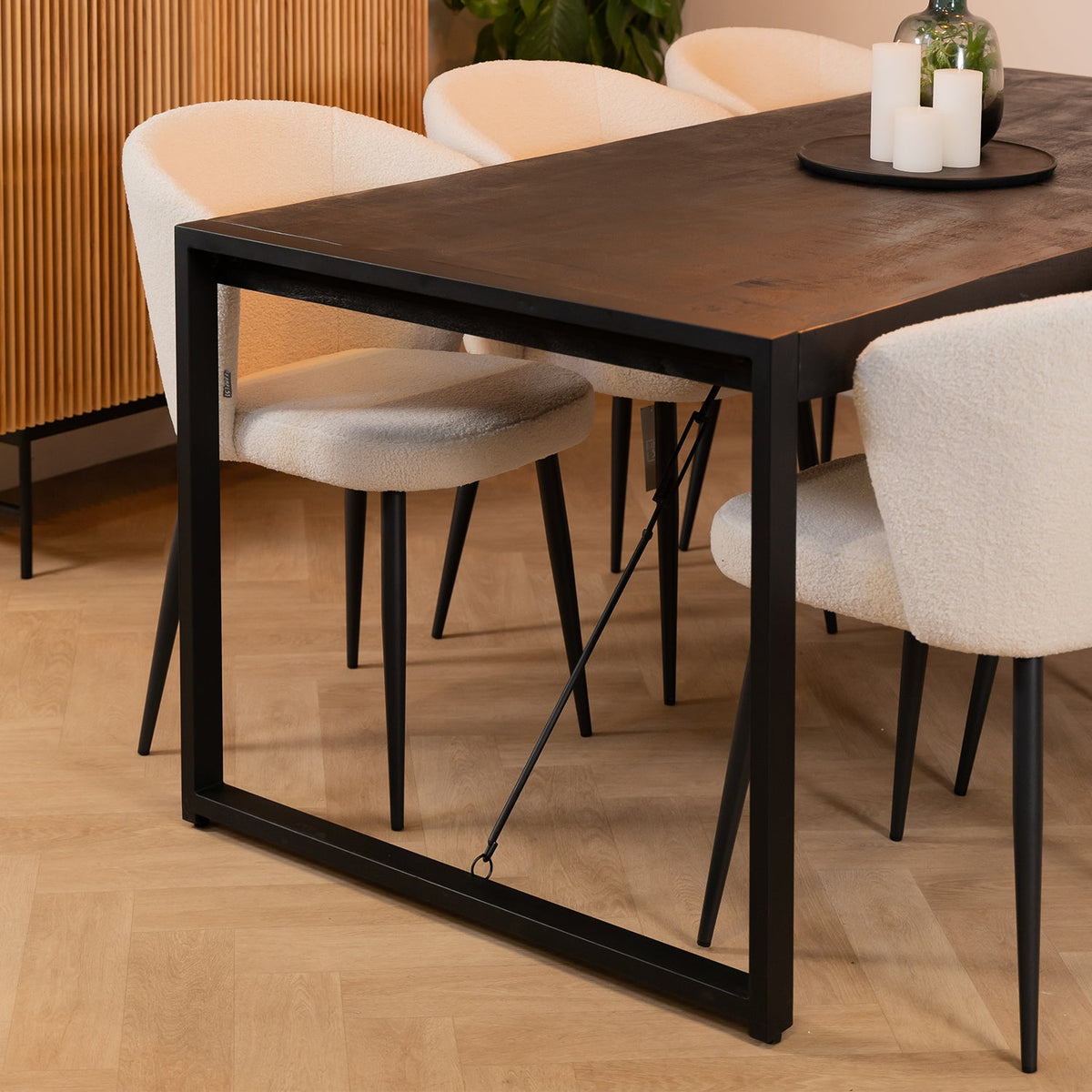 Eettafel Britt | Magazijn leegverkoop