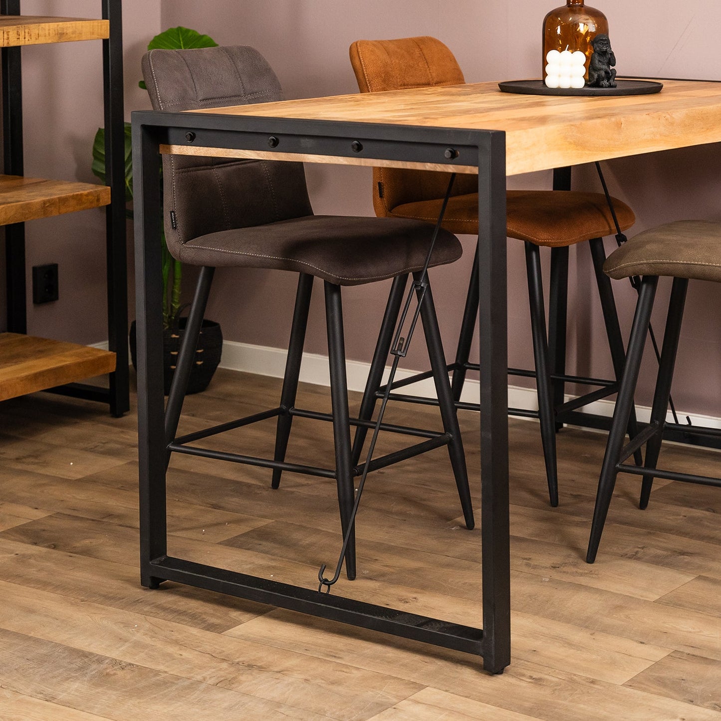 Bartafel Britt | NIEUW | Magazijn leegverkoop — Zijaanzicht - sfeer