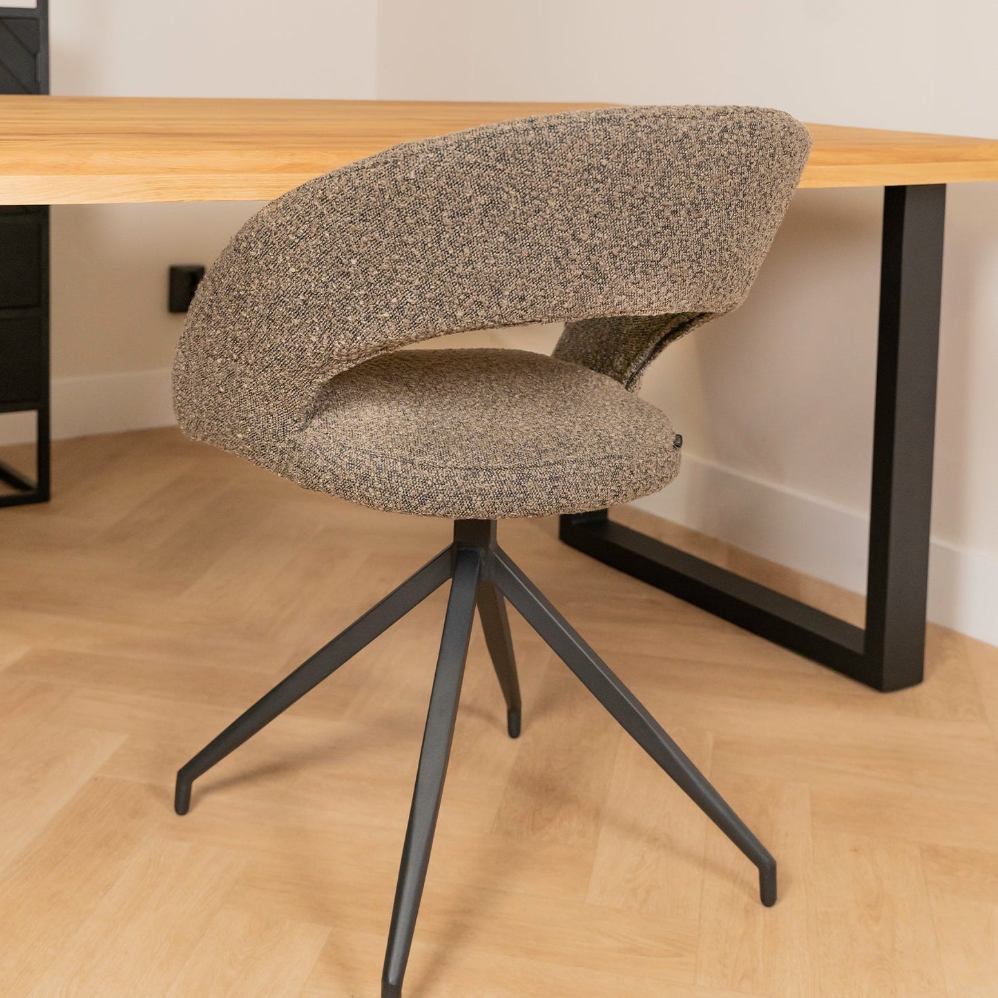 Eetkamerstoel Yara | Bouclé | Magazijn leegverkoop