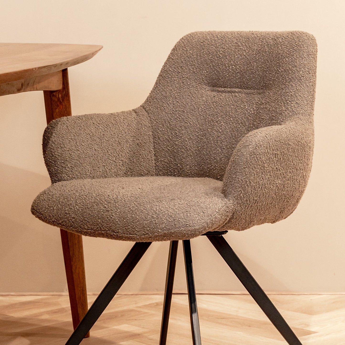 Eetkamerstoel Doreen | Bouclé | Magazijn leegverkoop