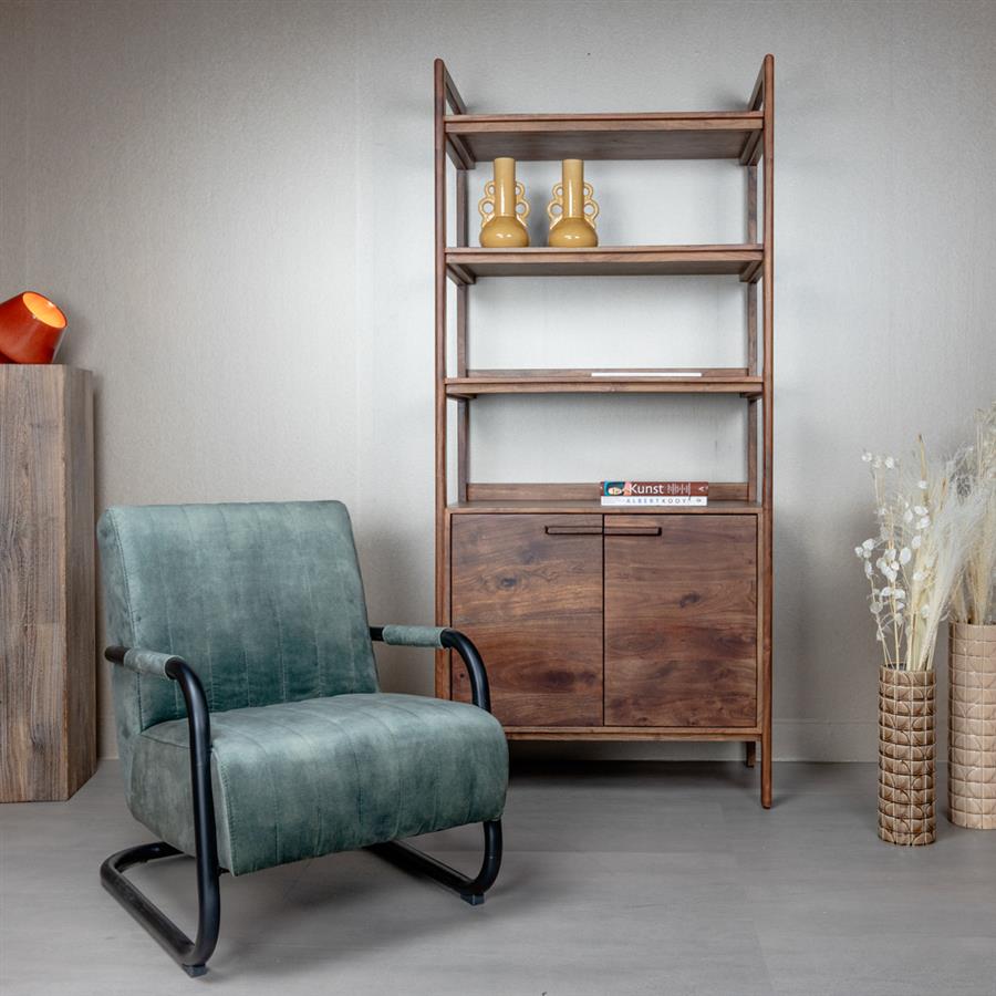 Fauteuil Riva velvet donkergroen in een interieur