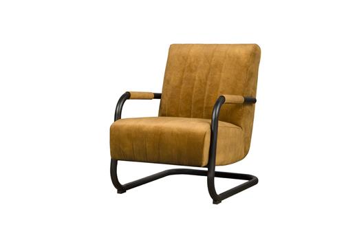 Fauteuil Riva velvet geel, schuin vooraanzicht op witte achtergrond