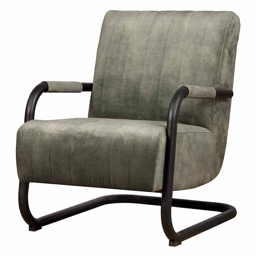 Fauteuil Riva velvet donkergroen, schuin vooraanzicht op witte achtergrond