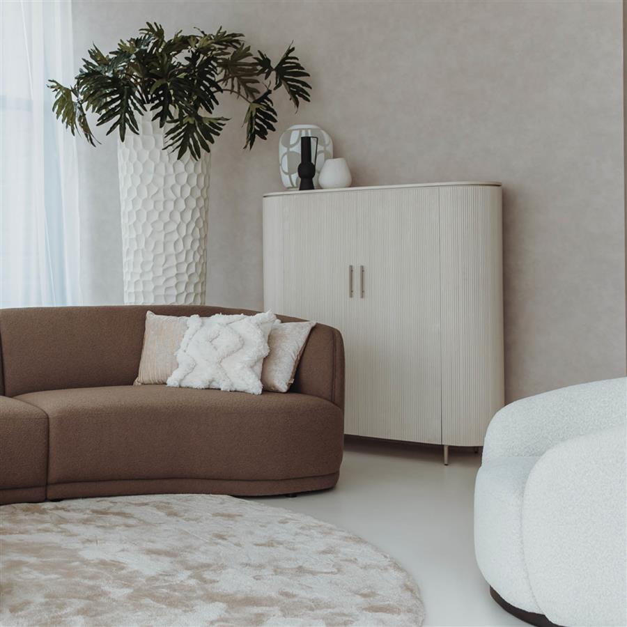 Opbergkast Corbetta wit hout in een interieur