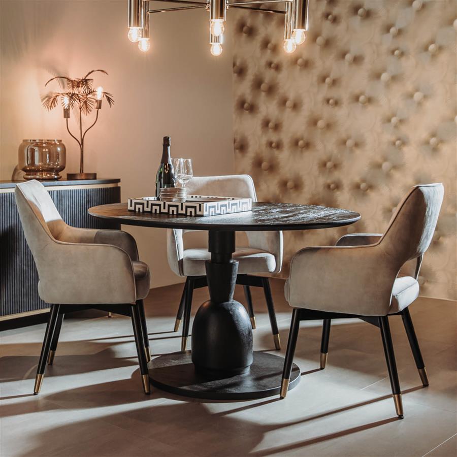 Eettafel Brunello zwart mangohout in een interieur
