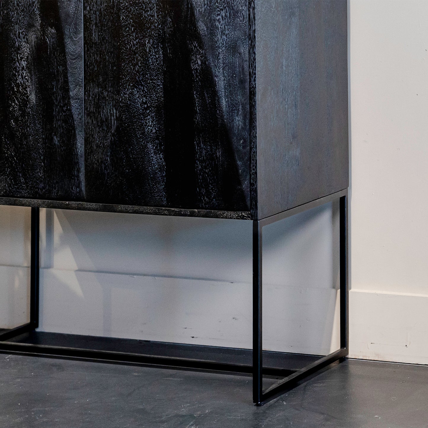 Opbergkast Onyx | Zwart Mangohout | 2 deuren