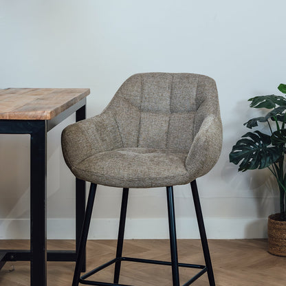 Barkruk Cas | Horecahoogte  | Beige — Zijaanzicht - sfeer