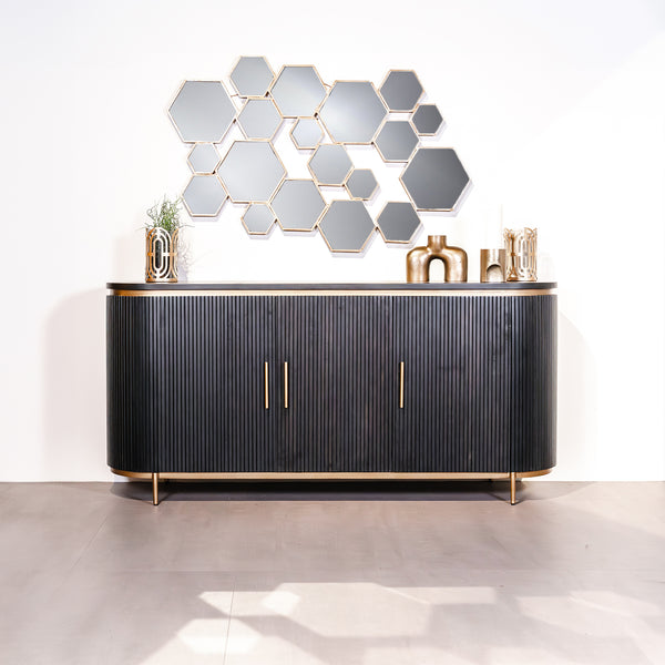 Dressoir Rivello zwart mangohout, vooraanzicht in een interieur
