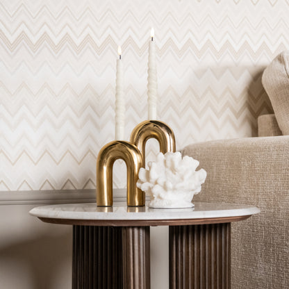 Bijzettafel Mayfield bruin mangohout in een interieur