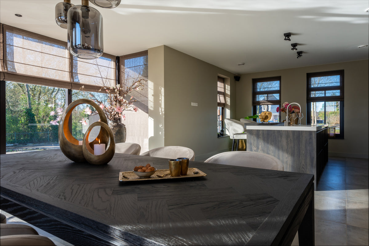 Eetkamerstoel Indigo khaki velvet in een interieur