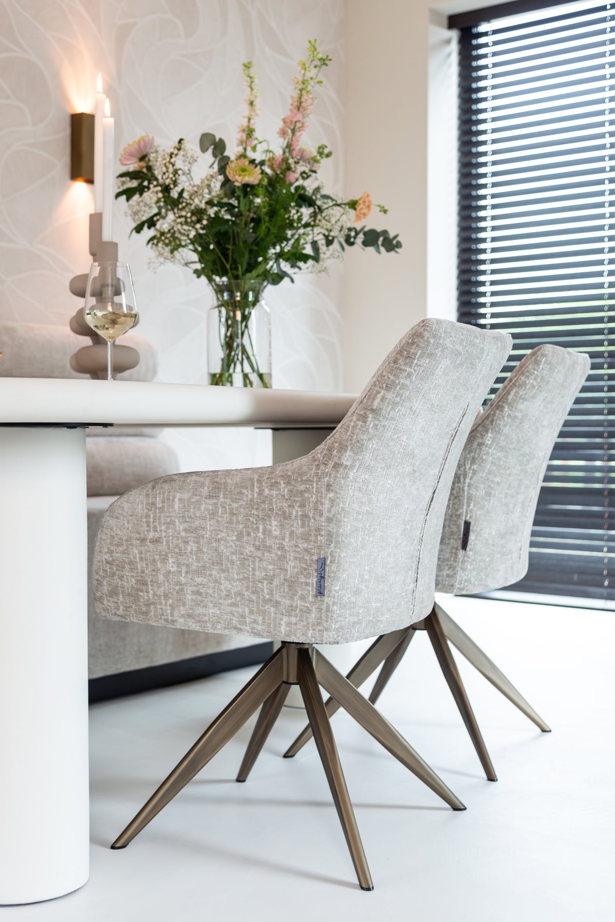 Eettafel Bloomstone organisch, detail van het materiaal