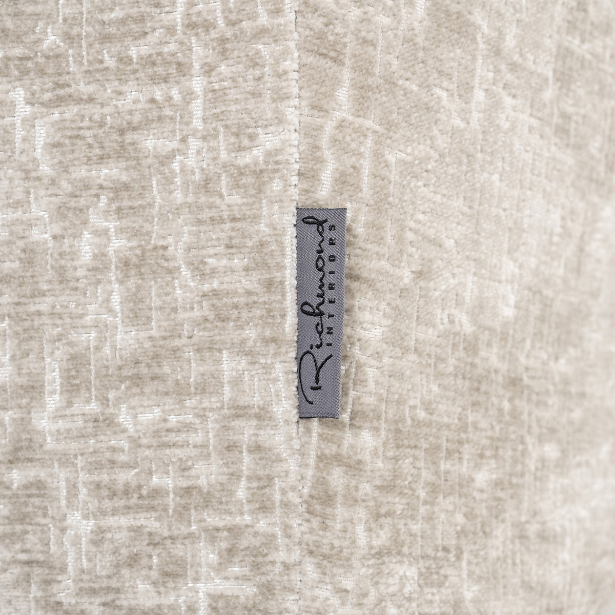 Eetkamerstoel Lisonne beige chenille, detail van het materiaal