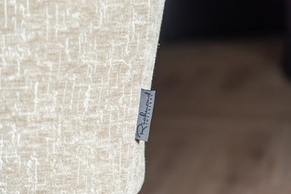 Eetkamerstoel Lisonne beige chenille, detail van het materiaal