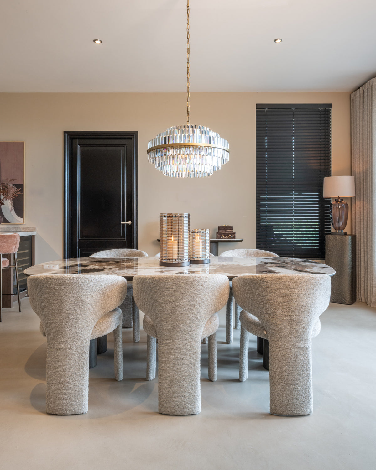 Eettafel Langford bruin mdf 230 cm in een interieur