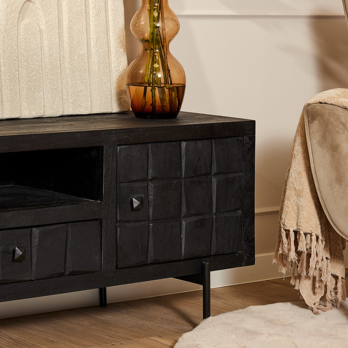 TV-Meubel Brandy Black zwart mangohout, detail van het materiaal